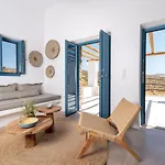 Anemela & Mykonos شقة