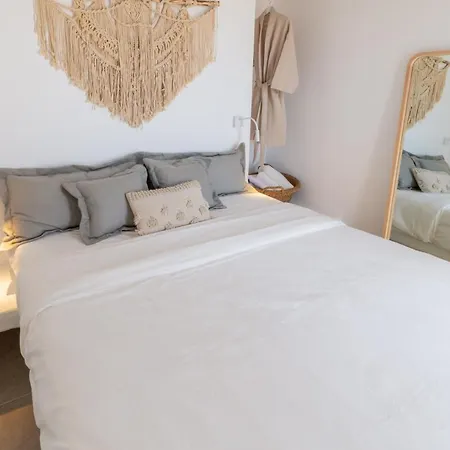 Anemela & Mykonos *